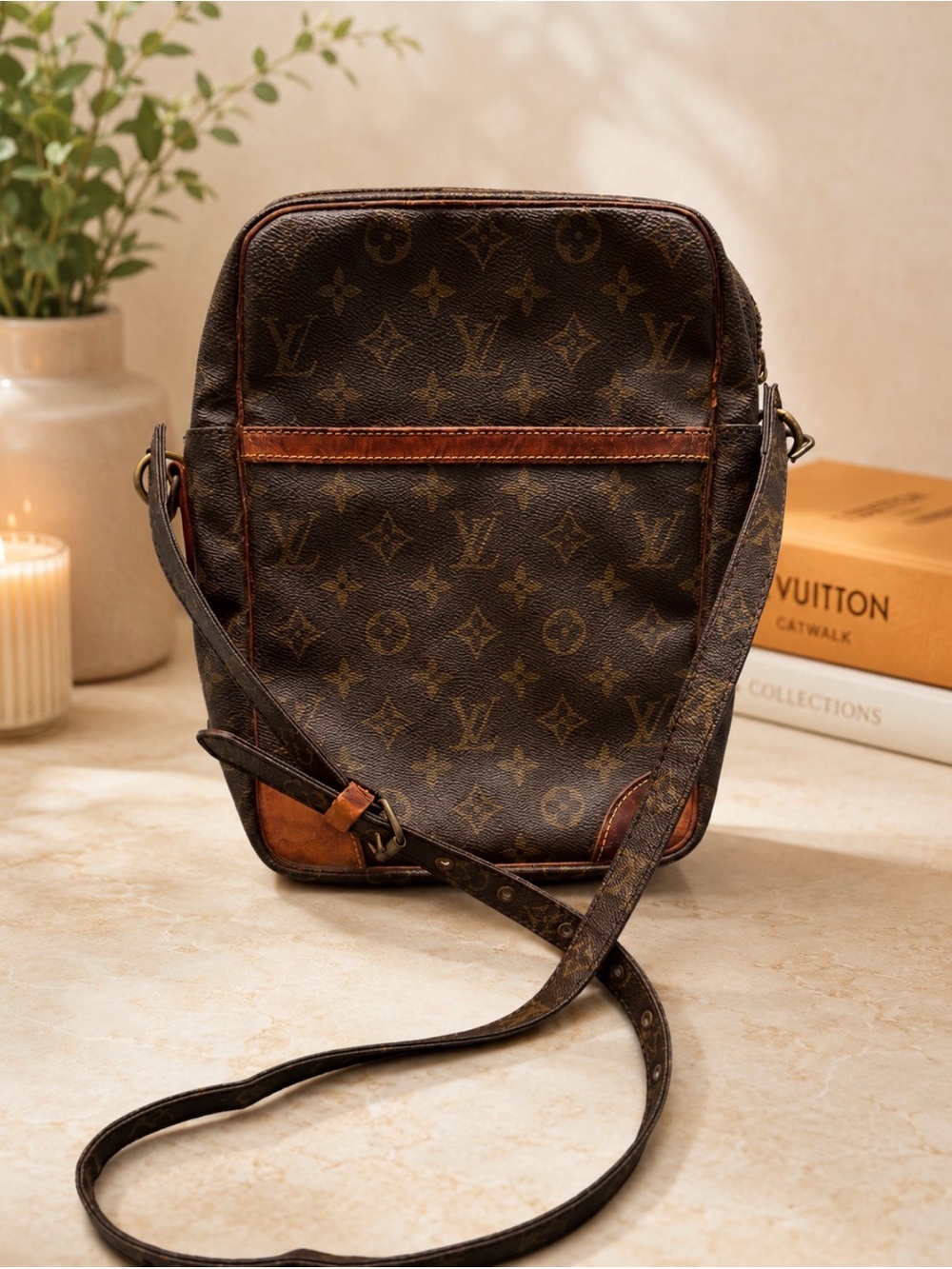 Authentic Louis Vuitton Monogram Crossbody with COA